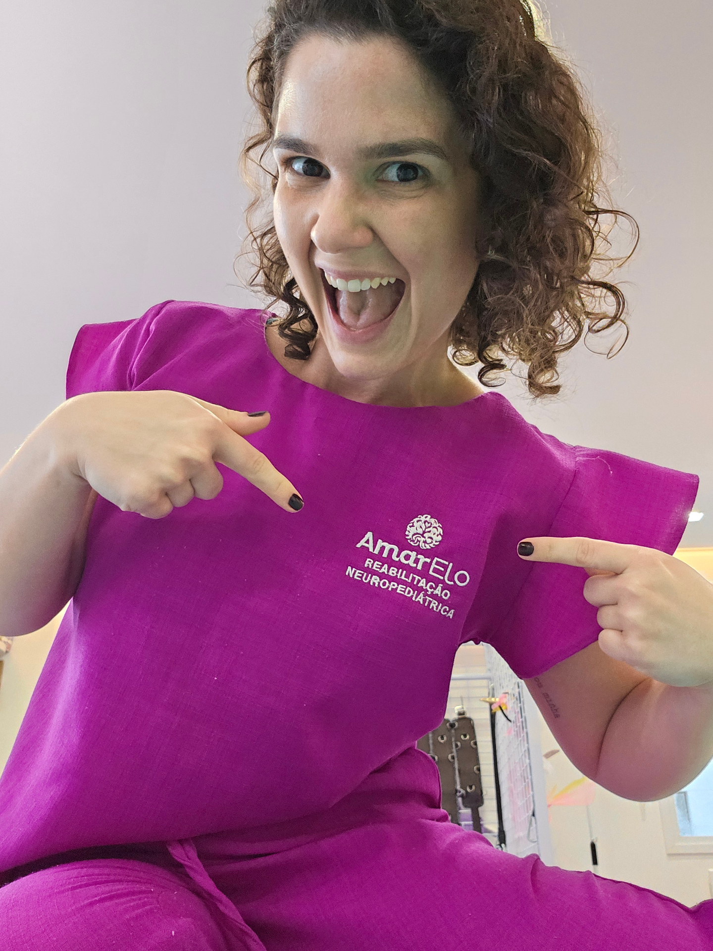 Laura, fisioterapeuta neurofuncional e fundadora da Clínica AmarElo, em Porto Alegre